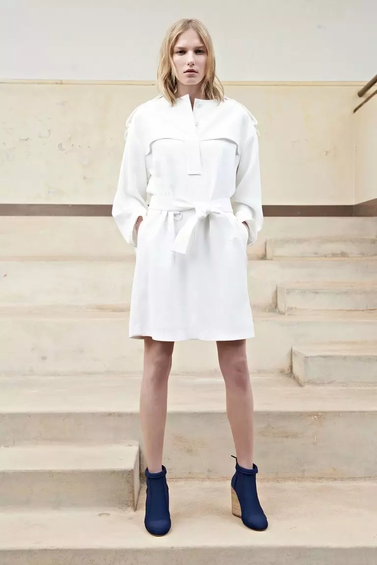 Mantel Putih Wanita (183 foto): Pendek, dari Mango, dari Belarus, Cara membersihkan mantel, panjang, syal untuk mantel putih, berkerudung 583_113