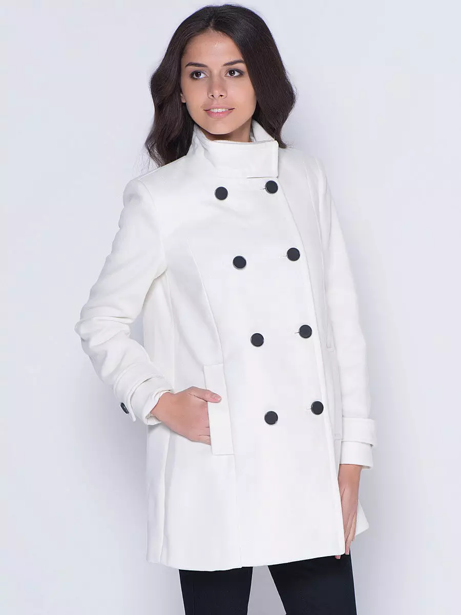 Mantel Putih Wanita (183 foto): Pendek, dari Mango, dari Belarus, Cara membersihkan mantel, panjang, syal untuk mantel putih, berkerudung 583_125
