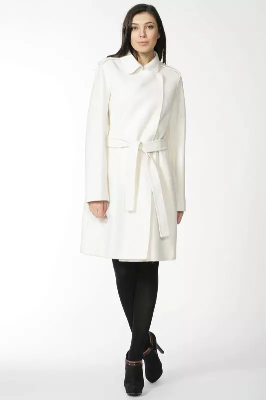 Wanita Putih Coat (183 Foto): Pendek, Dari Mango, Dari Belarus, Bagaimana Membersihkan Coat, Long, Scarf untuk Coat Putih, Berpakaian 583_128