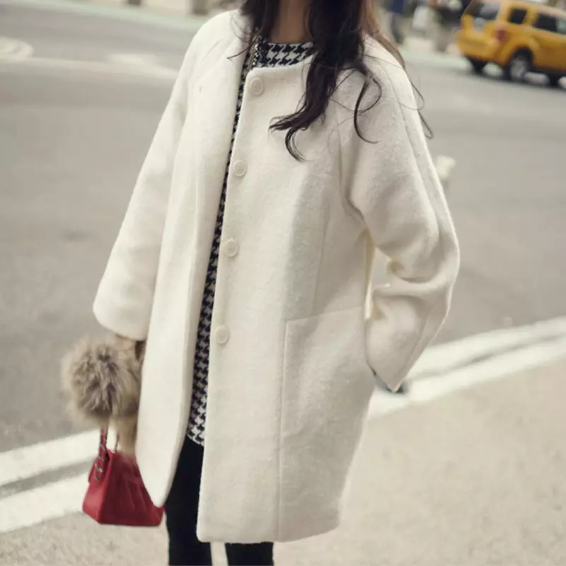 Mantel Putih Wanita (183 foto): Pendek, dari Mango, dari Belarus, Cara membersihkan mantel, panjang, syal untuk mantel putih, berkerudung 583_31