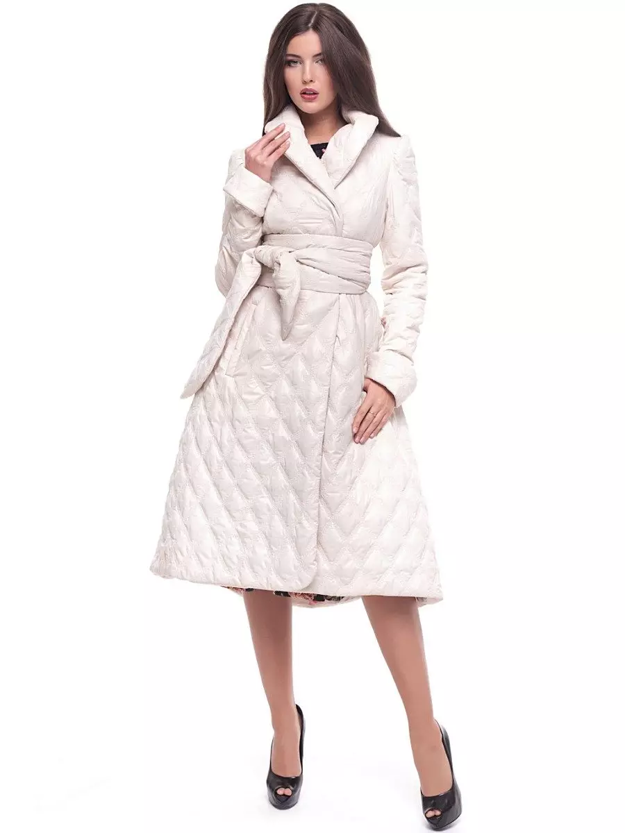 Wanita Putih Coat (183 Foto): Pendek, Dari Mango, Dari Belarus, Bagaimana Membersihkan Coat, Long, Scarf untuk Coat Putih, Berpakaian 583_50
