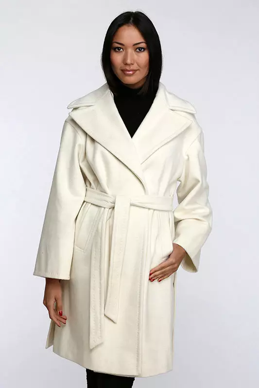 Wanita Putih Coat (183 Foto): Pendek, Dari Mango, Dari Belarus, Bagaimana Membersihkan Coat, Long, Scarf untuk Coat Putih, Berpakaian 583_75
