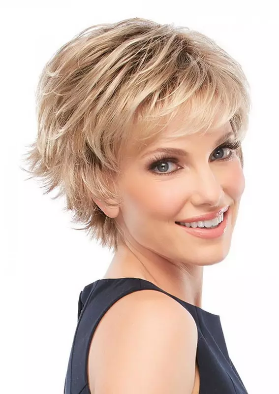 Short haircuts on thin hair (59 photos): Fashionable women's haircuts for ladies with liquid and rare, straight and wavy hair. Stylish options for women with a round and oval face 5841_32