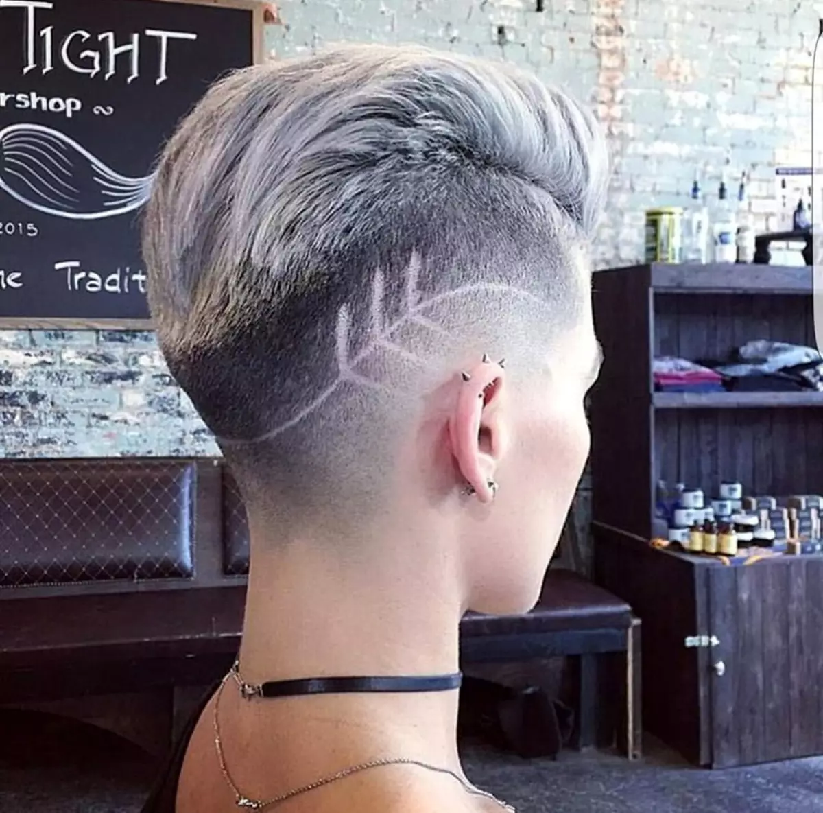 Short haircuts on thin hair (59 photos): Fashionable women's haircuts for ladies with liquid and rare, straight and wavy hair. Stylish options for women with a round and oval face 5841_57