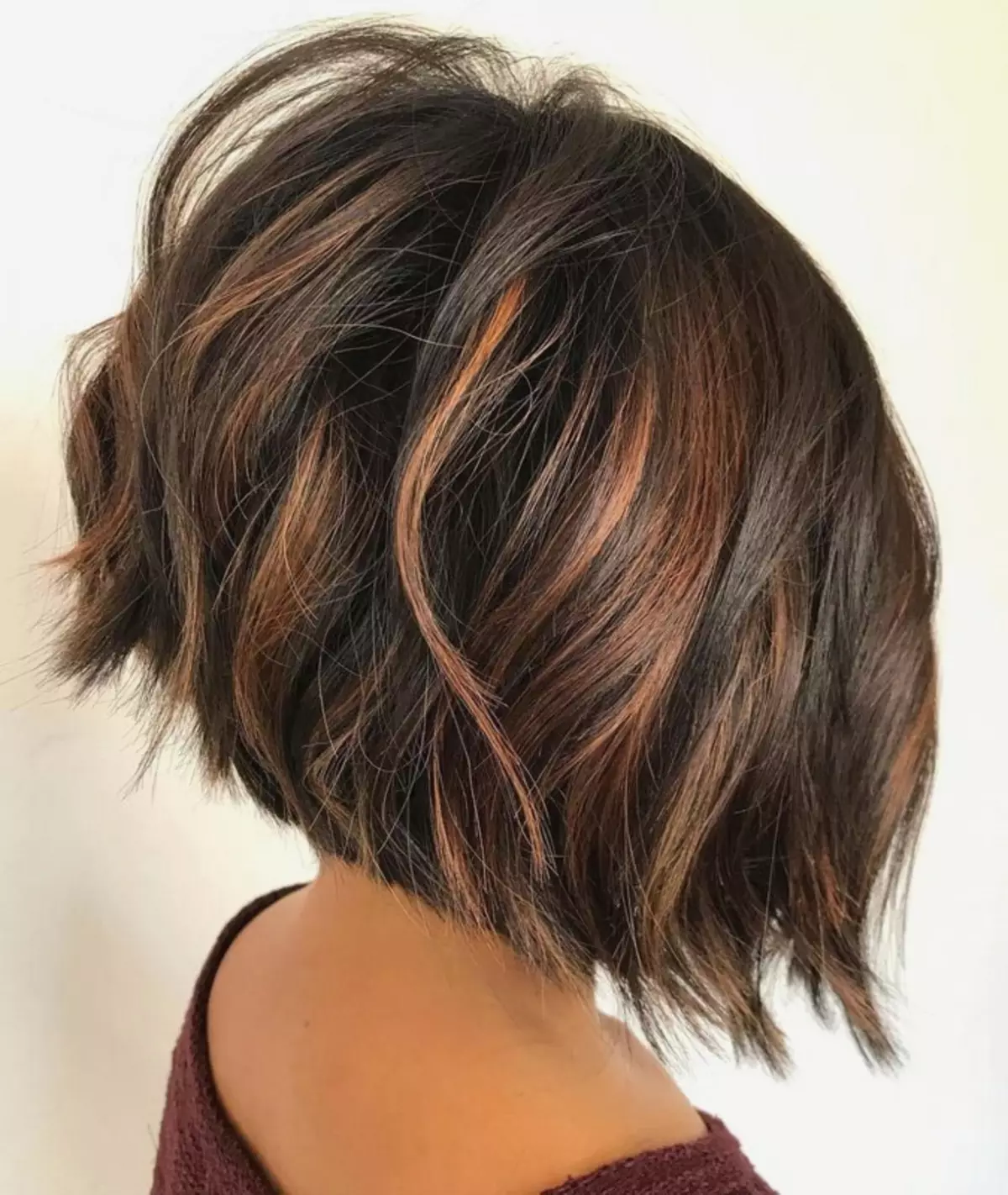 Short haircuts on thin hair (59 photos): Fashionable women's haircuts for ladies with liquid and rare, straight and wavy hair. Stylish options for women with a round and oval face 5841_58