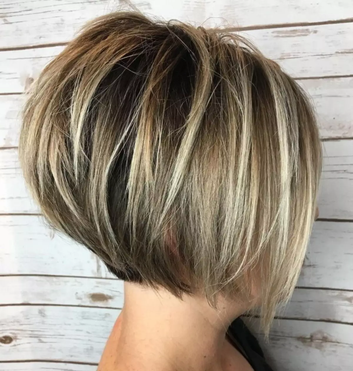 Short haircuts on thin hair (59 photos): Fashionable women's haircuts for ladies with liquid and rare, straight and wavy hair. Stylish options for women with a round and oval face 5841_59