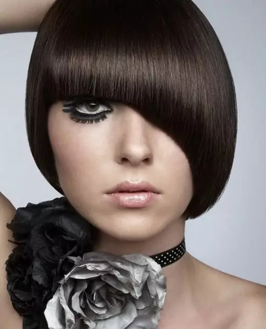 Aszimmetrikus haircuts a közepes hajra (39 fénykép): Laying opciók. Hogyan készítsünk egy női frizura az aszimmetria és a frufru? 5843_28