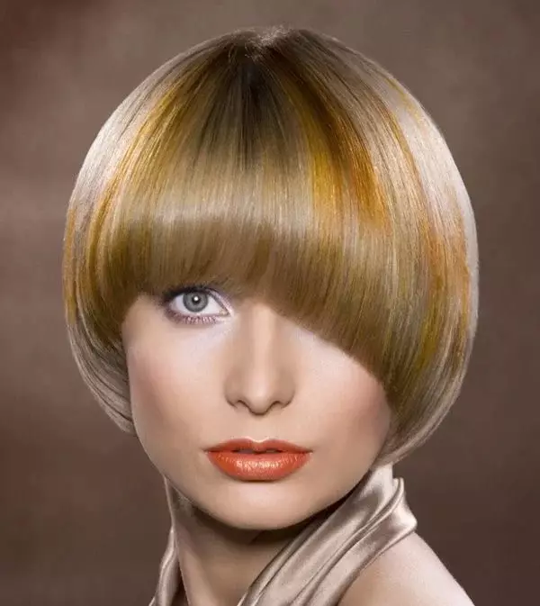 Cortes de cabelo assimétricos para cabelos médios (39 fotos): opções de colocação. Como fazer um penteado feminino com assimetria e franja? 5843_29