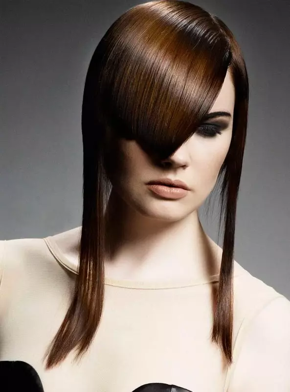 Aszimmetrikus haircuts a közepes hajra (39 fénykép): Laying opciók. Hogyan készítsünk egy női frizura az aszimmetria és a frufru? 5843_9