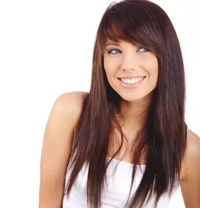 Asymmetresch Hoercuts fir laang Hoer (38 Fotoen): weiblech Frisuren mat Asymmetrie mat Bangs an ouni et 5855_26