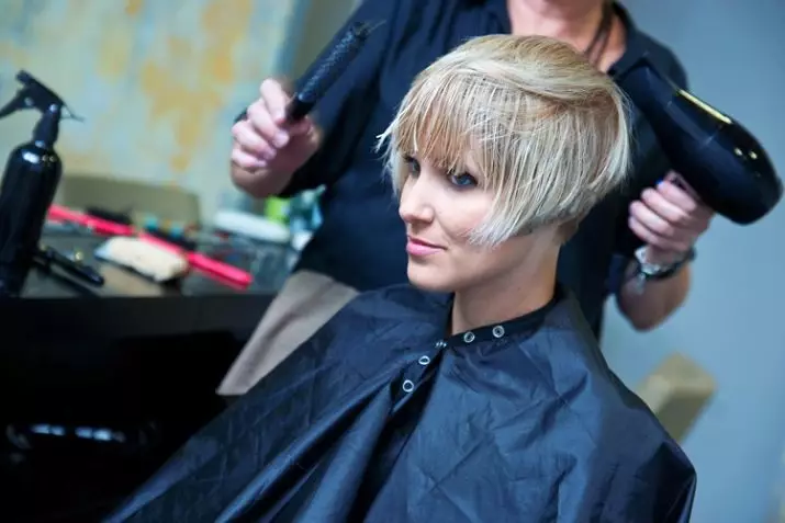 Cortes de pelo con flequillos en el pelo corto (83 fotos): Cortes de pelo para mujeres con flequillo recto, hermosos peinados volumétricos para mujeres en el cabello delgado 5882_56