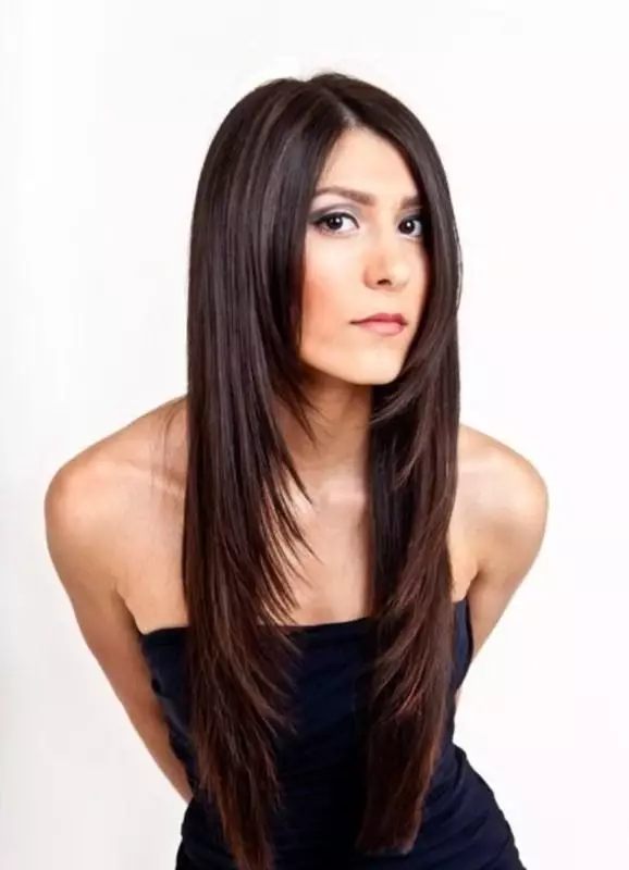 Haircut Lestenka hosszú hajra (52 fotó): Női frizura nagyon hosszú hajon, létra a fején egyenes és hullámos haj, hátsó nézet és elülső 5884_12