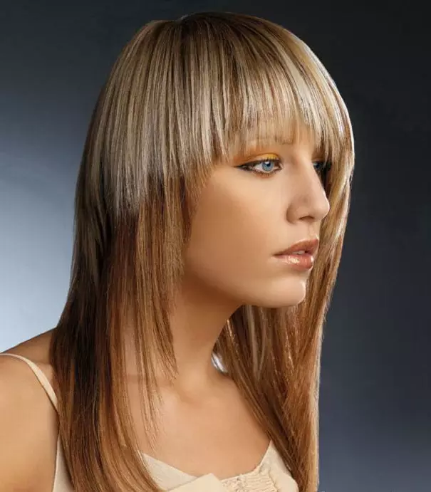 Haircut Lestenka untuk rambut panjang (52 gambar): Gaya rambut wanita pada rambut yang sangat panjang, tangga di seluruh kepalanya di rambut lurus dan bergelombang, pandangan belakang dan depan 5884_30