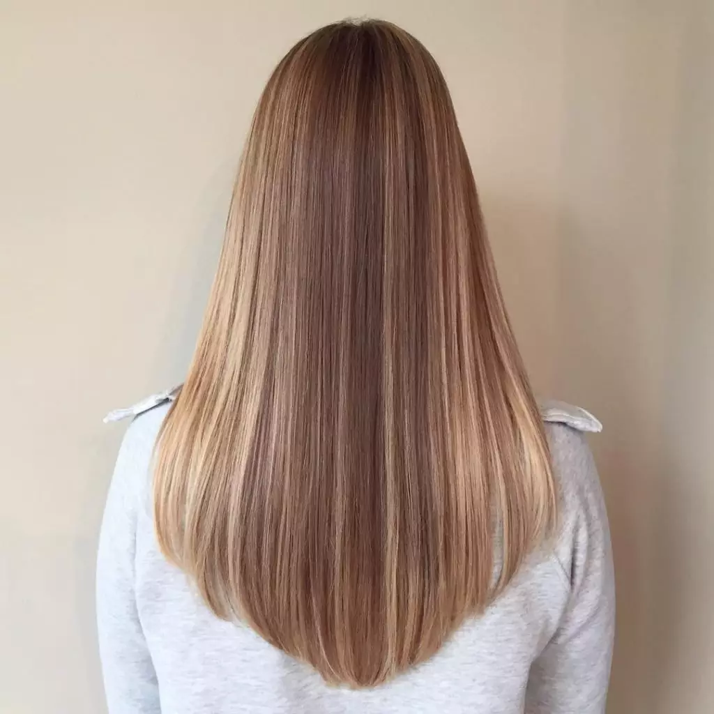 Haircut Lestenka hosszú hajra (52 fotó): Női frizura nagyon hosszú hajon, létra a fején egyenes és hullámos haj, hátsó nézet és elülső 5884_38