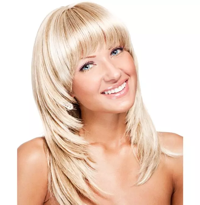 Haircut Lestenka երկար մազերի համար (52 լուսանկար). Կանանց hairstyle շատ երկար մազերի վրա, սանդուղքով գլխավերեւում, ուղիղ եւ ալիքաձեւ մազերի վրա 5884_42
