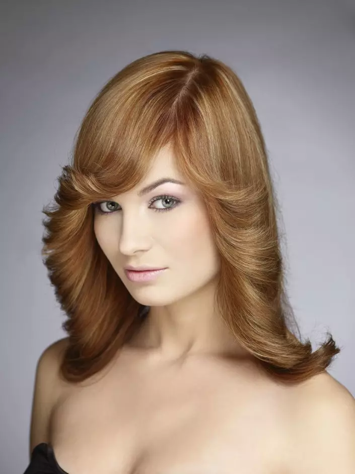 लांब केसांसाठी केस कट लेस्टेन्का (52 फोटो): बर्याच लांब केसांवर महिला केशरचना, सरळ आणि वॅव्ही केस, मागील दृश्य आणि समोर 5884_44
