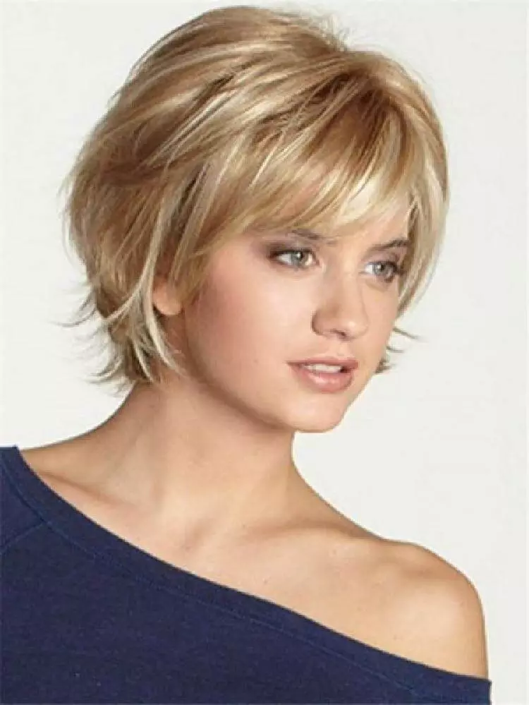 Haircut Lestenka երկար մազերի համար (52 լուսանկար). Կանանց hairstyle շատ երկար մազերի վրա, սանդուղքով գլխավերեւում, ուղիղ եւ ալիքաձեւ մազերի վրա 5884_5