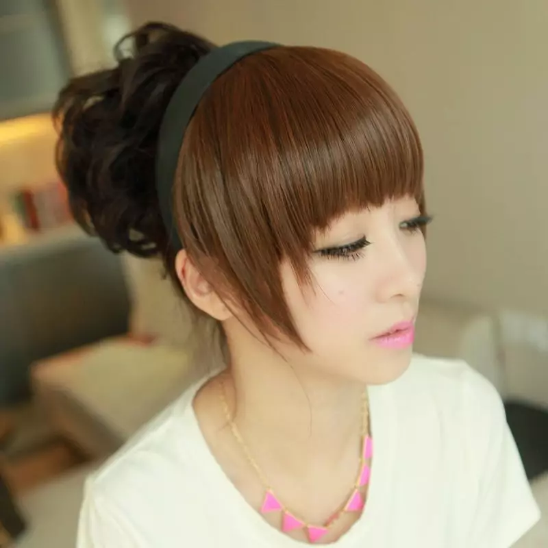 How to make bangs without cutting hair? Features of imitation of bangs from tail and long hair without haircut. How to make a temporary bang without scissors? 5891_43