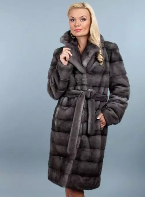 Pleteni kaput (96 fotografija): Ženski kaput minke na pletenoj osnovi, s pletenim rukavima, dugim, od lisica na pletiva 589_37