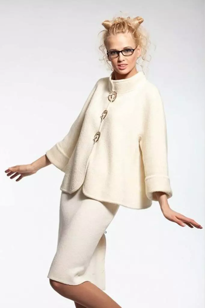 Pletený kabát (96 fotek): ženský norkový kabát na pletené bázi, s pletenými rukávy, dlouhé, z lišek na pletené oblečení 589_51