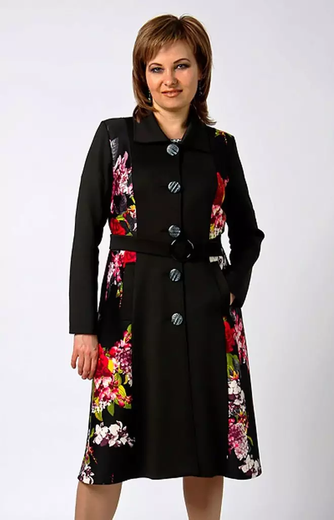Pleteni kaput (96 fotografija): Ženski kaput na pletenu, s pletenim rukavima, dugačak, od lisica na pletivi 589_53
