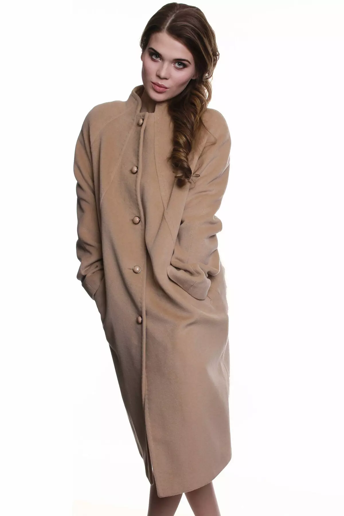 Cappotto a maglia (96 foto): cappotto di visone femminile su base a maglia, con maniche a maglia, lunga, da volpi su maglieria 589_56