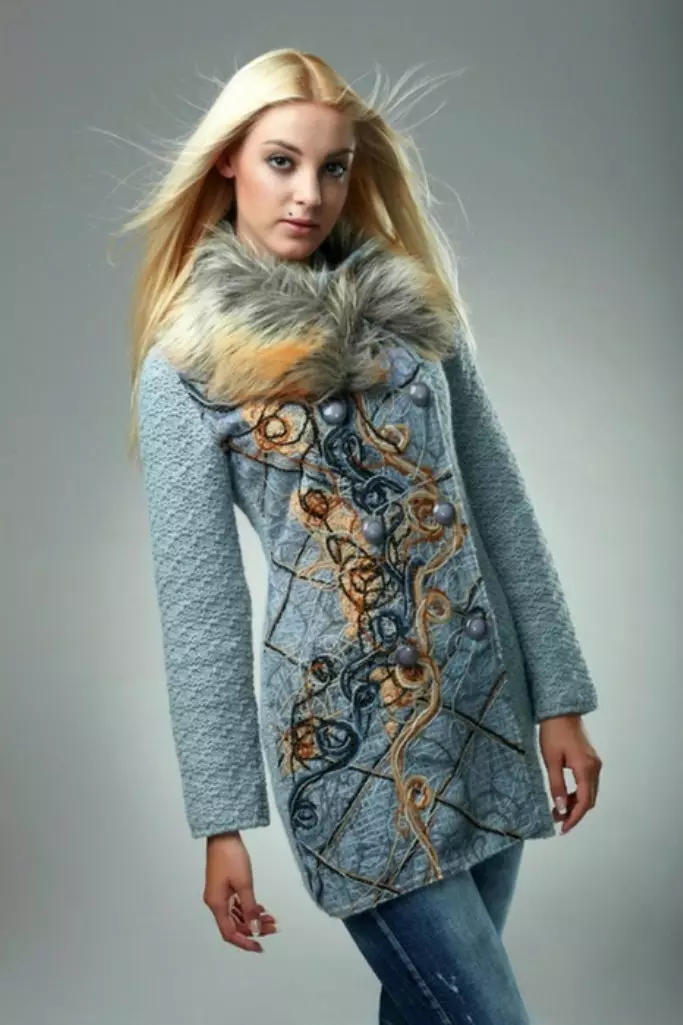 Pleteni kaput (96 fotografija): Ženski kaput na pletenu, s pletenim rukavima, dugačak, od lisica na pletivi 589_84