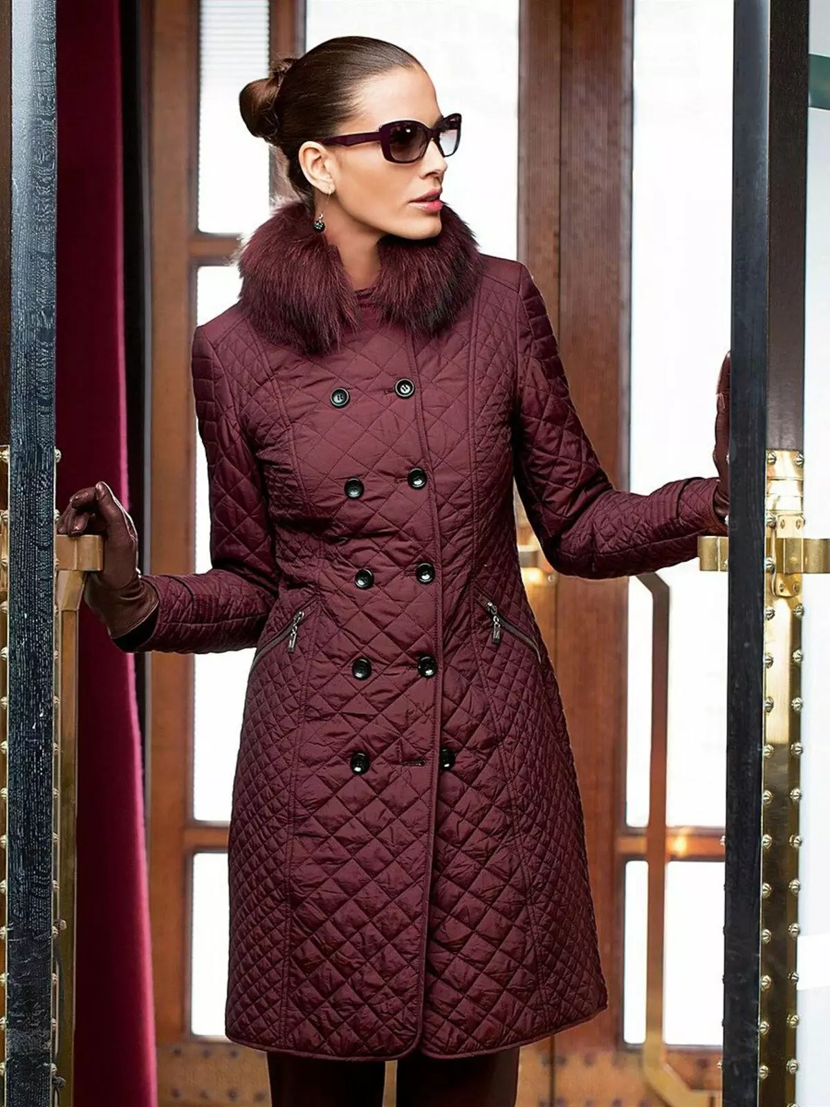 Casaco quilted feminino (94 fotos): com um capuz, de capa acolchoada, elegante 2021, italiano, estilos casaco, azul, com o que vestindo 590_28