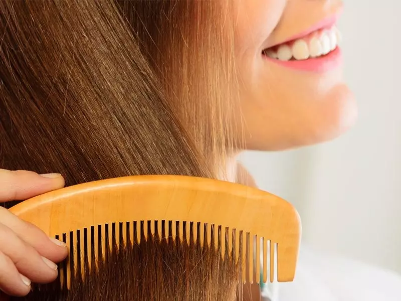 Haircut af hot saks derhjemme: hvordan man skærer dit hår hjemme? Fordele og CONS-procedurer 5914_18