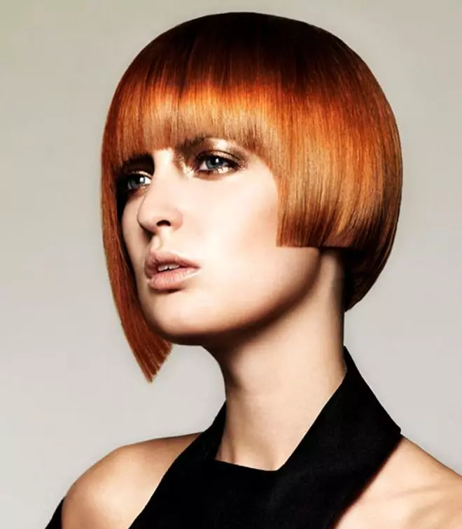 Asymmetric Bangs (35 foto): Come fare frangia asimmetrica per i capelli lunghi? Caratteristiche acconciature 5917_18