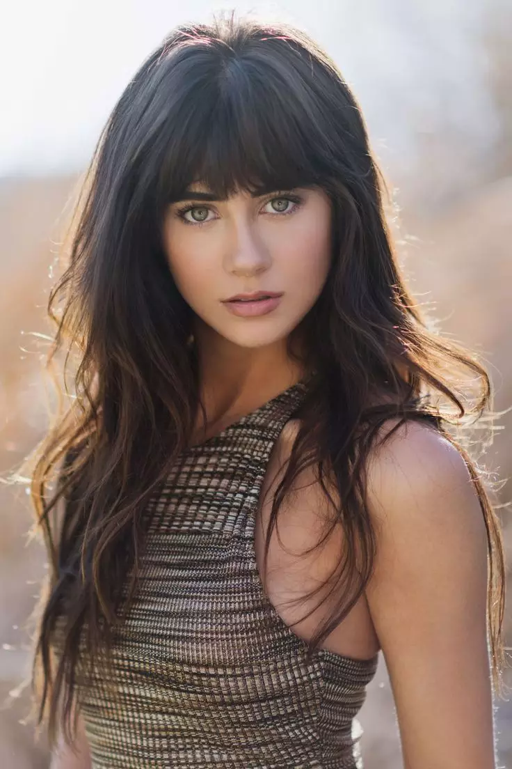 Bangs (111 photos): types and forms of bangs, options for beautiful female hairstyles like stars, features of double and other varieties of bangs 5921_3
