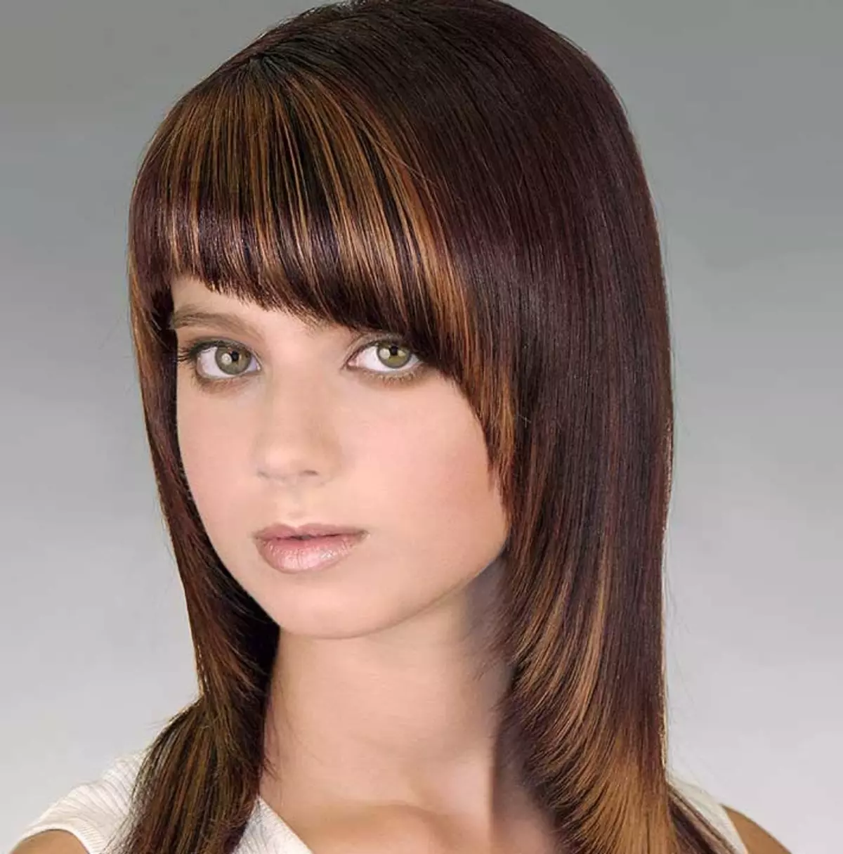 Bangs (111 photos): types and forms of bangs, options for beautiful female hairstyles like stars, features of double and other varieties of bangs 5921_31