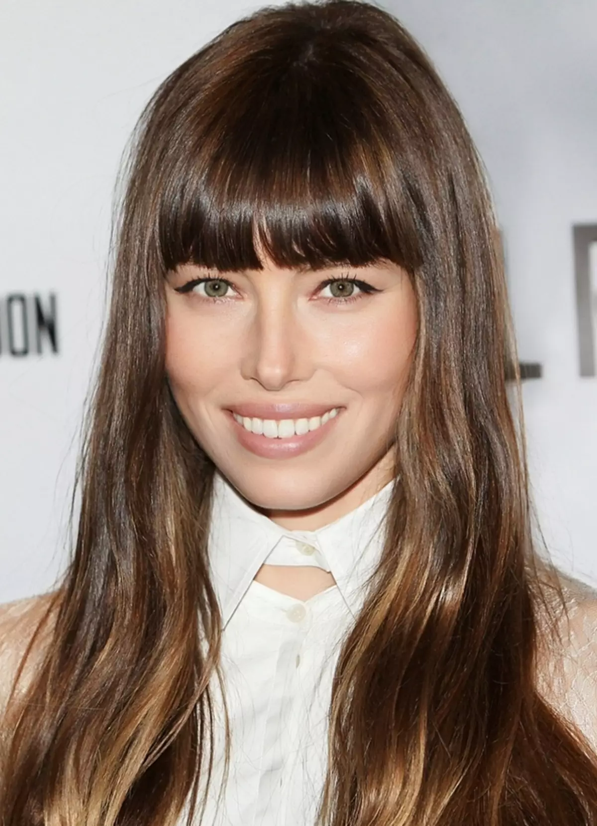 Bangs (111 photos): types and forms of bangs, options for beautiful female hairstyles like stars, features of double and other varieties of bangs 5921_5
