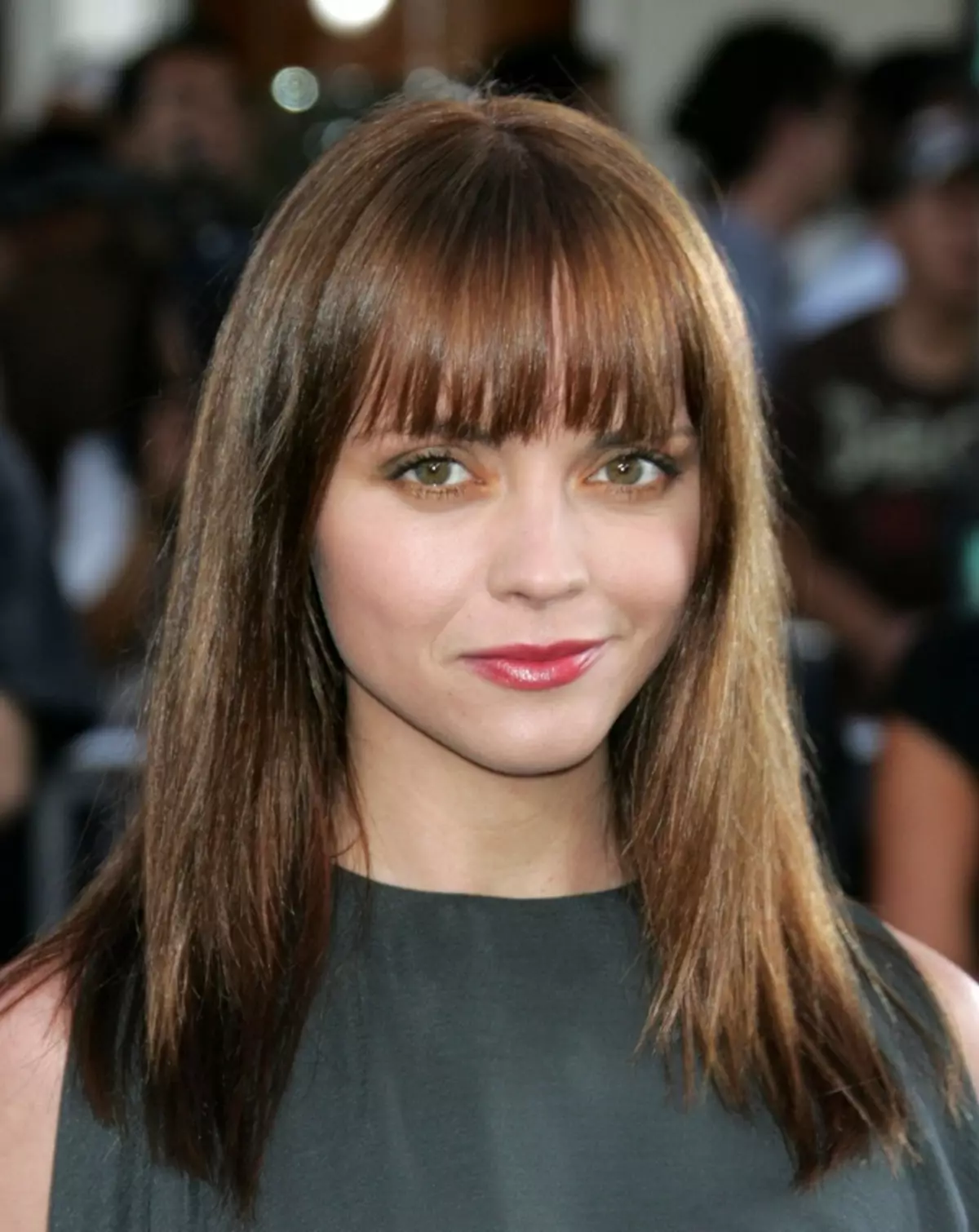 Bangs (111 photos): types and forms of bangs, options for beautiful female hairstyles like stars, features of double and other varieties of bangs 5921_68