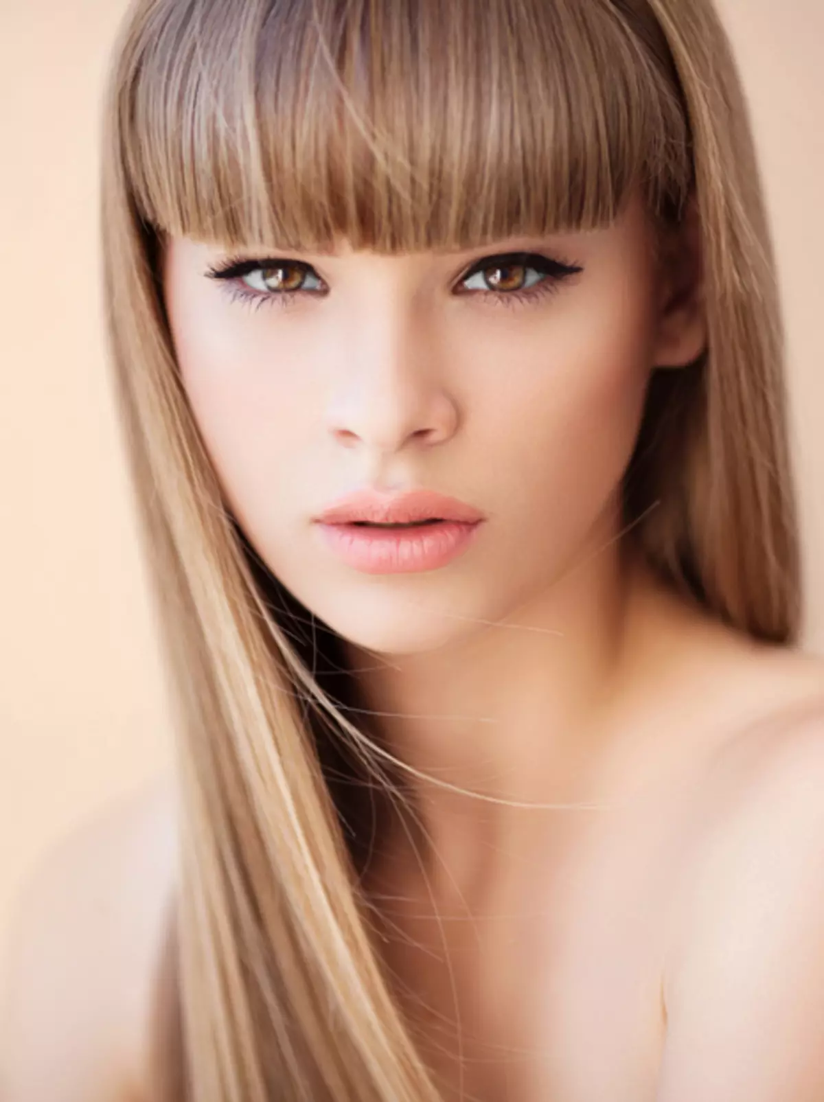 Bangs (111 photos): types and forms of bangs, options for beautiful female hairstyles like stars, features of double and other varieties of bangs 5921_7