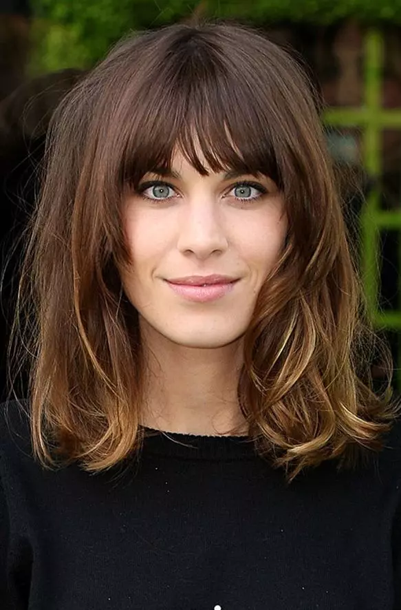 Bangs (111 photos): types and forms of bangs, options for beautiful female hairstyles like stars, features of double and other varieties of bangs 5921_79