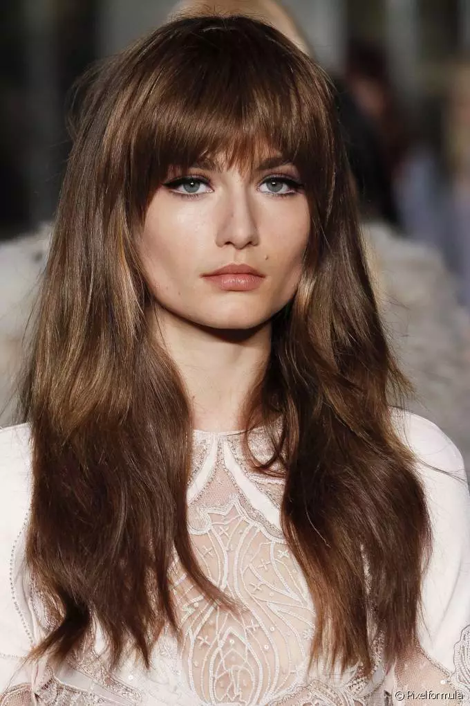 Bangs (111 photos): types and forms of bangs, options for beautiful female hairstyles like stars, features of double and other varieties of bangs 5921_91