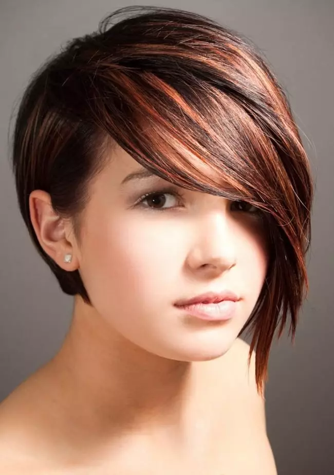 KRASH Haircut: Ciri-ciri gaya rambut untuk wanita dengan rambut pendek dan panjang. Bagaimana untuk meletakkan gadis rambut dengan rambut panjang sederhana? 5924_2