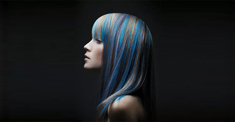 Молодіжні жіночі стрижки на середні волосся (27 фото): модні і красиві зачіски для молодих дівчат з волоссям середньої довжини 5926_15