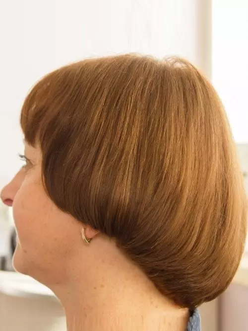 채팅 Sesson (79 장의 사진) : 모든 종류의 여성 이발사, 그들의 실행 기술, 길고 짧은 머리카락을위한 헤어 스타일 옵션 5932_25