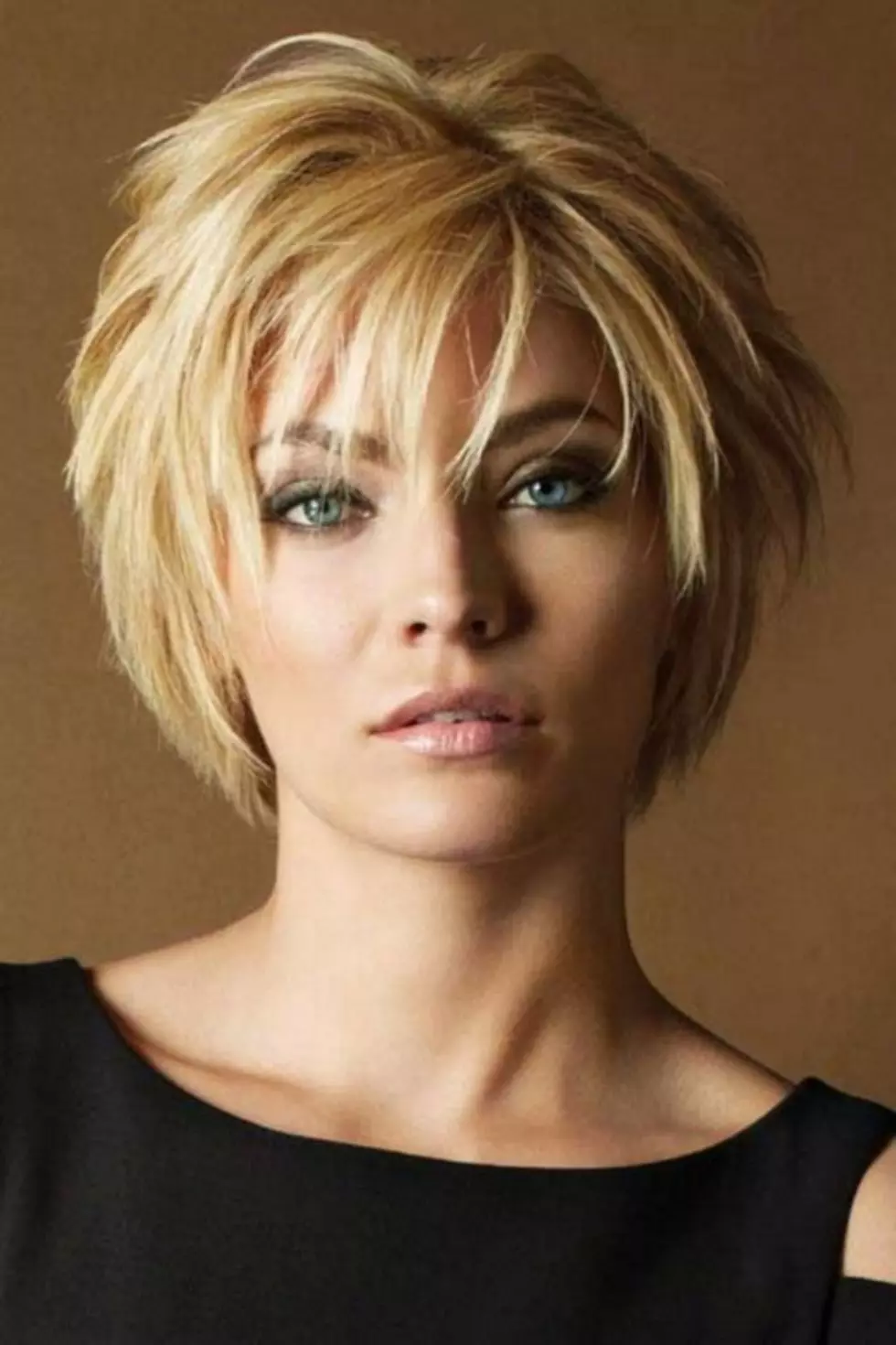 Haircuts who are young, for women after 40 years old (70 photos): rejuvenating hairstyles for women with medium and short hair length. How to remove the extra years to women with a round face and face of another form? 5938_35