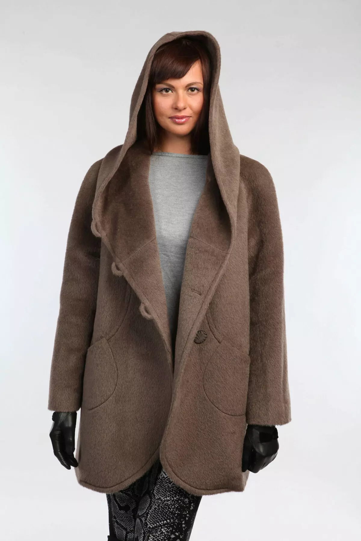 Alpaca coat (116 photos): production models ITALY, reviews, women's coat with hood, Belarusian, Germanic, from Kroyork 593_15
