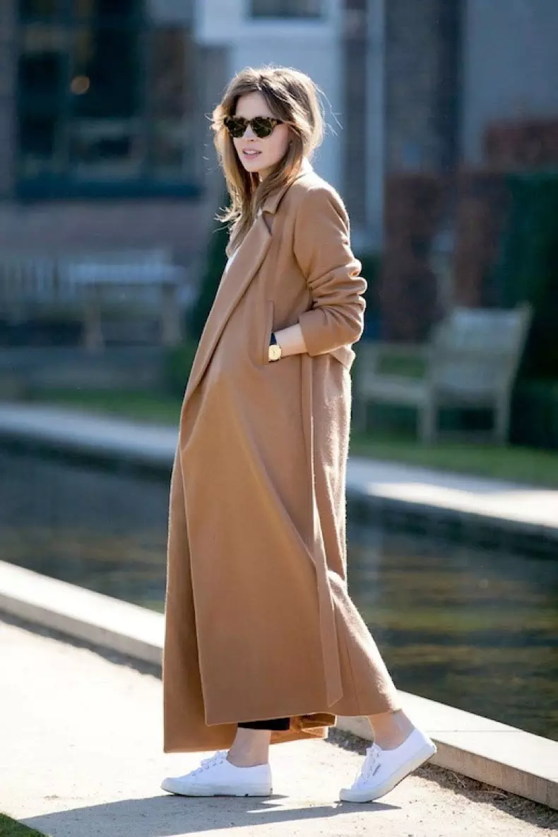 Alpaca Coat (116 fotos): Modelos de produción Italia, comentarios, abrigo de mulleres con capucha, bielorruso, germánico, de Kroyork 593_59
