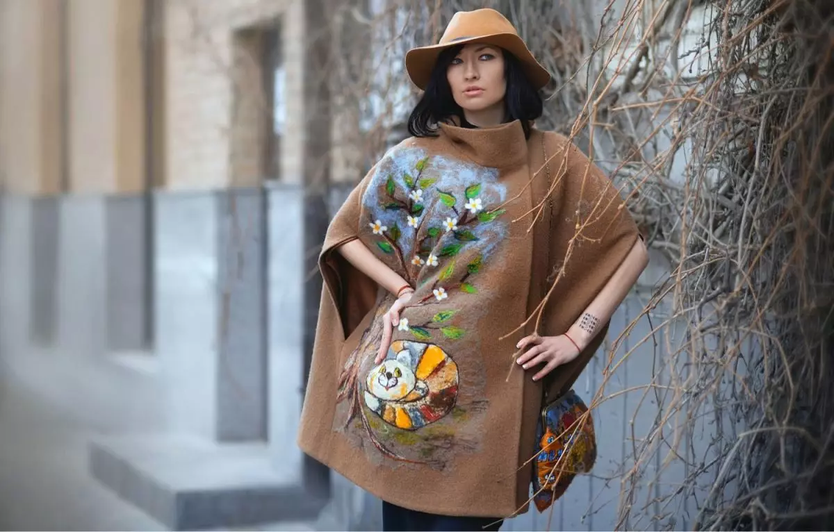 Abrigo de lana (75 fotos): Comentarios sobre la capa de valb femenino, sin forro, de Italia, abrigo de moda 595_33