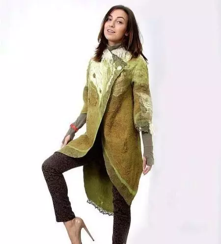 Abrigo de lana (75 fotos): Comentarios sobre la capa de valb femenino, sin forro, de Italia, abrigo de moda 595_5