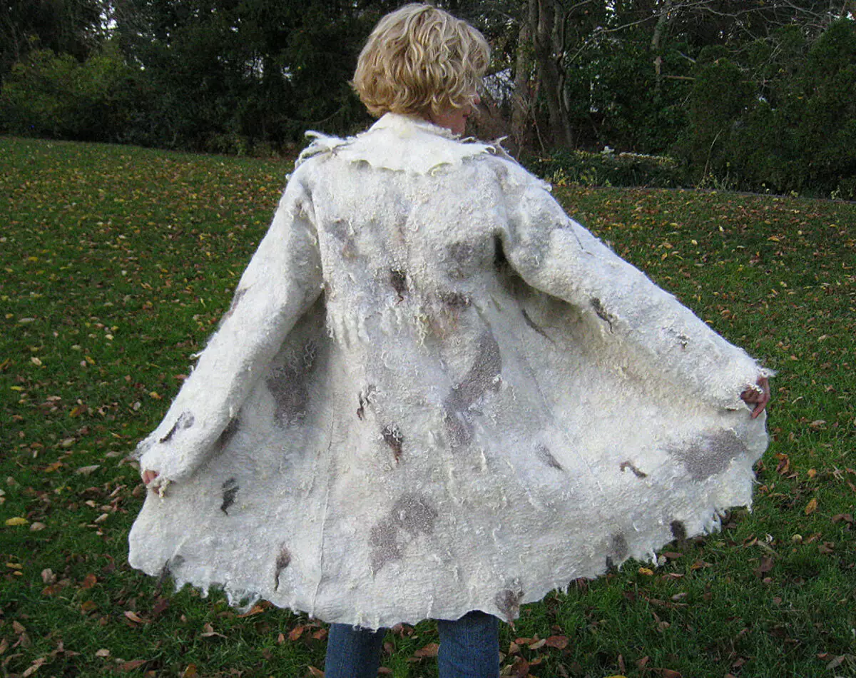 Abrigo de lana (75 fotos): Comentarios sobre la capa de valb femenino, sin forro, de Italia, abrigo de moda 595_57