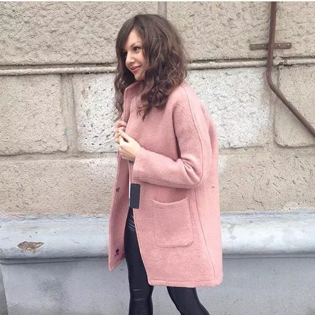 Abrigo de lana (75 fotos): Comentarios sobre la capa de valb femenino, sin forro, de Italia, abrigo de moda 595_71