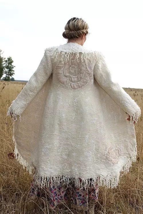 Abrigo de lana (75 fotos): Comentarios sobre la capa de valb femenino, sin forro, de Italia, abrigo de moda 595_74