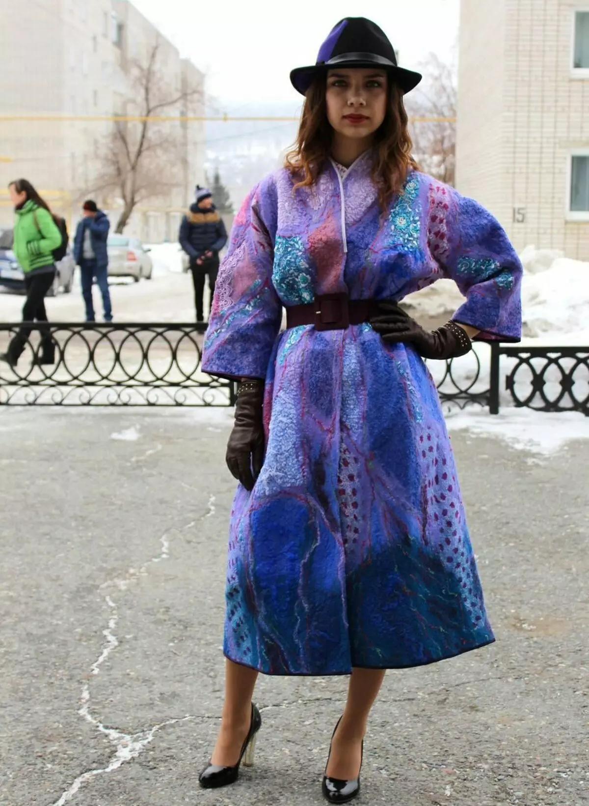 Abrigo de lana (75 fotos): Comentarios sobre la capa de valb femenino, sin forro, de Italia, abrigo de moda 595_75