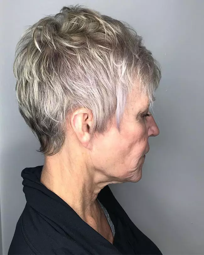Haircuts voor 60-jarige vrouwen (60 foto's): haarstijlen die jongeren. Vrouwelijke kapsels voor ouderen dames met kort, medium en lang haar 5962_50